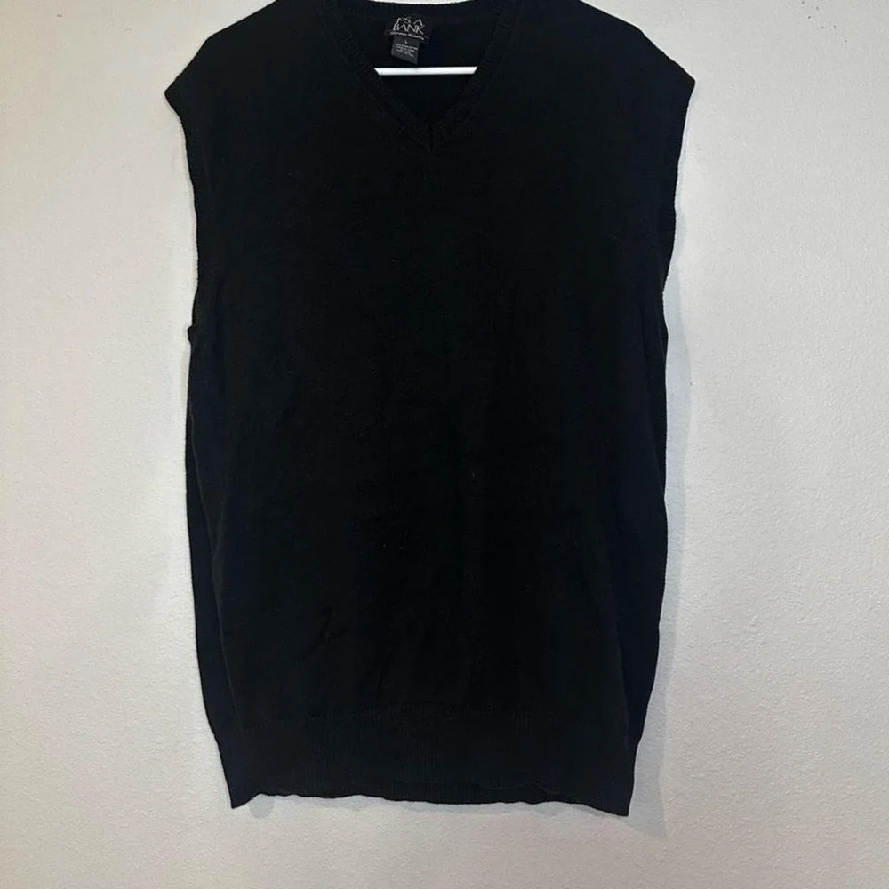 Jos. A. Bank sweater vest in black men's size large in 100% puma cotton.